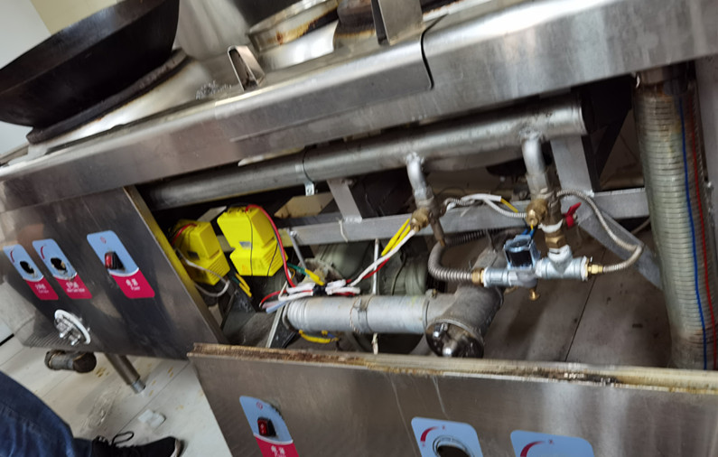 廚房設備維修保養,油煙管道清洗,大型油煙機清洗,煙道清洗,廚房清洗,油煙凈化器改造安裝